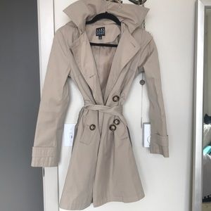 ❗️SOLD❗️Saks fifth avenue trench coat